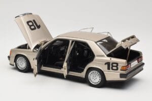 Mercedes 190E 2.3-16 W201 #1 N. Lauda Race of Champions Nurburgring 1984 AUTOart 1:18 88431 Metal — zdjęcie 5 z 8