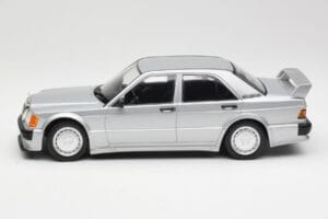 Mercedes 190E 2.5-16 EVO 1 W201 Srebrny Minichamps 1:18 155036001 Metal — zdjęcie 3 z 6