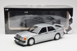 Mercedes 190E 2.5-16 EVO 1 W201 Srebrny Minichamps 1:18 155036001 Metal — zdjęcie 6 z 6