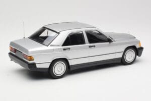 Mercedes 190E W201 Srebrny Minichamps 1:18 155037004 Metal — zdjęcie 2 z 6
