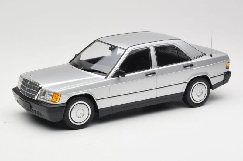 Mercedes 190E W201 Srebrny Minichamps 1:18 155037004 Metal