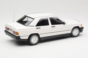 Mercedes 190E W201 Biały Minichamps 1:18 155037002 Metal — zdjęcie 2 z 6