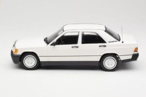 Mercedes 190E W201 Biały Minichamps 1:18 155037002 Metal — zdjęcie 3 z 6