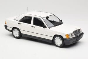 Mercedes 190E W201 Biały Minichamps 1:18 155037002 Metal — zdjęcie 4 z 6