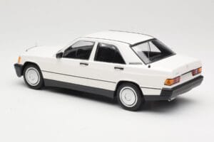Mercedes 190E W201 Biały Minichamps 1:18 155037002 Metal — zdjęcie 5 z 6