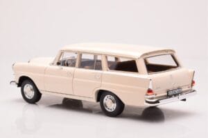 Mercedes 200 Universal W110 Kremowy Norev 1:18 183709 Metal — zdjęcie 7 z 8