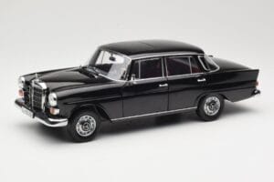 Mercedes 200 W110 Czarny Norev 1:18 183574 Metal