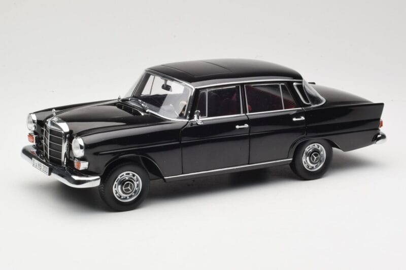 Mercedes 200 W110 Czarny Norev 1:18 183574 Metal