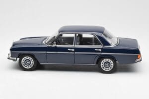 Mercedes 200 W114 Midnight Niebieski Edycja Dealerska Norev 1:18 B66040694 Metal — zdjęcie 4 z 8