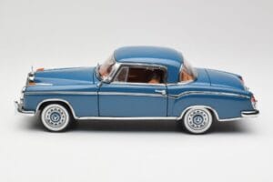 Mercedes 220 SE W128 Niebieski Sun Star 1:18 3561 Metal — zdjęcie 4 z 8