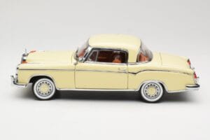 Mercedes 220 SE W128 Coupe Beżowy Sun Star 1:18 3562 Metal — zdjęcie 4 z 8
