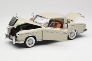 Mercedes 220 SE W128 Coupe Jasny Szary Sun Star 1:18 3568 Metal — zdjęcie 2 z 8