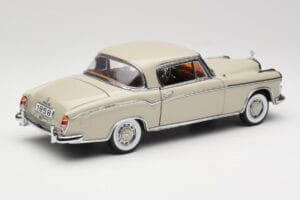Mercedes 220 SE W128 Coupe Jasny Szary Sun Star 1:18 3568 Metal — zdjęcie 3 z 8