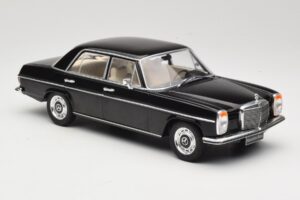 Mercedes 220D W115 Czarny MCG 1:18 MCG18117 Metal — zdjęcie 4 z 6
