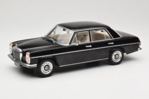 Mercedes 220D W115 Czarny MCG 1:18 MCG18117 Metal