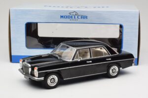 Mercedes 220D W115 Czarny MCG 1:18 MCG18117 Metal — zdjęcie 6 z 6