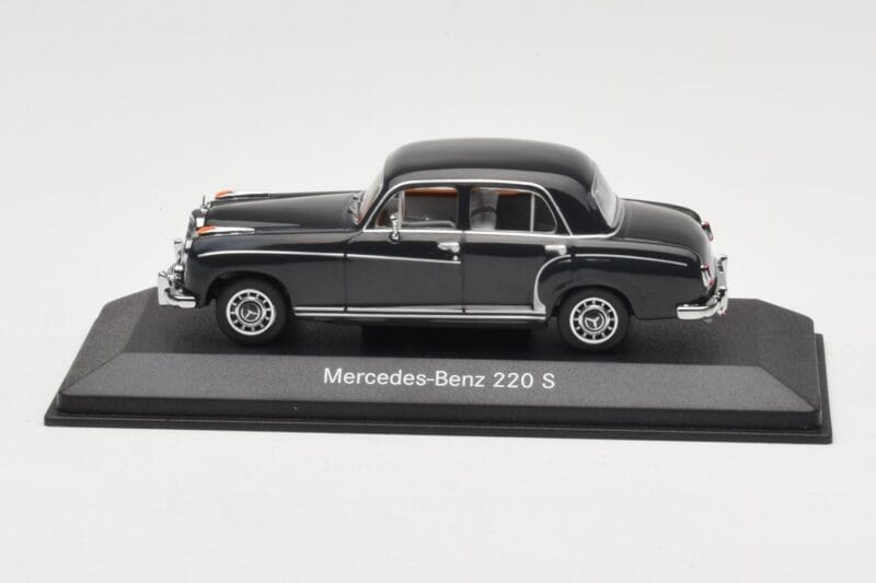 Mercedes 220S W180 Jasnoszary Minichamps 1:43 B66040534 Metal