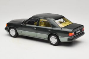 Mercedes 230E W124 Night Green Metallic Norev 1:18 183952 Metal — zdjęcie 7 z 8