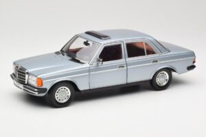 Mercedes 230E W123 Srebrny & Jasnoniebieski Revell 1:18 08407 Metal