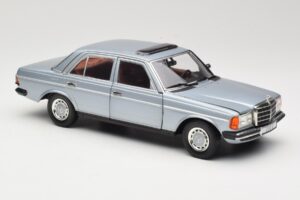 Mercedes 230E W123 Srebrny & Jasnoniebieski Revell 1:18 08407 Metal — zdjęcie 6 z 8