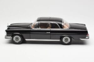 Mercedes 280 SE W111 Coupe Czarny AUTOart 1:18 76286 Metal — zdjęcie 4 z 8