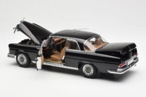Mercedes 280 SE W111 Coupe Czarny AUTOart 1:18 76286 Metal — zdjęcie 5 z 8