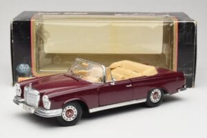 Mercedes 280SE W108 Bordeaux Czerwony Maisto 1:18 31811 Metal — zdjęcie 8 z 8