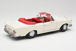 Mercedes 280SE W108 Ivory Biały Maisto 1:18 50223 Metal — zdjęcie 3 z 8
