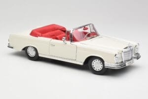 Mercedes 280SE W108 Ivory Biały Maisto 1:18 50223 Metal — zdjęcie 6 z 8
