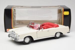 Mercedes 280SE W108 Ivory Biały Maisto 1:18 50223 Metal — zdjęcie 8 z 8