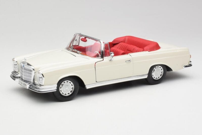 Mercedes 280SE W108 Ivory Biały Maisto 1:18 50223 Metal