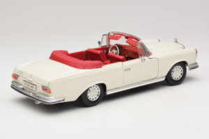 Mercedes 280 SE W108 Biały Maisto 1:18 52111 Metal — zdjęcie 3 z 8
