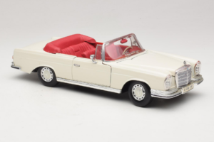 Mercedes 280 SE W108 Biały Maisto 1:18 52111 Metal — zdjęcie 6 z 8