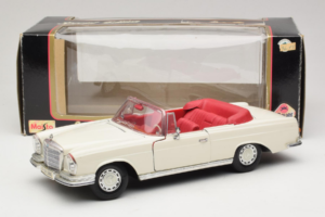 Mercedes 280 SE W108 Biały Maisto 1:18 52111 Metal — zdjęcie 8 z 8