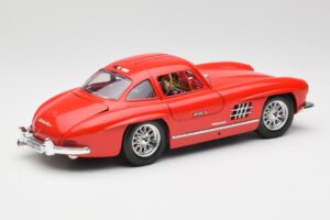 Mercedes 300 SL Czerwony Bburago 1:18 3015 Metal — zdjęcie 3 z 8