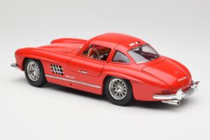 Mercedes 300 SL Czerwony Bburago 1:18 3015 Metal — zdjęcie 7 z 8