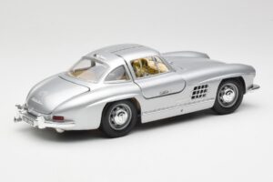 Mercedes 300 SL Srebrny Bburago 1:18 3013 Metal — zdjęcie 3 z 8
