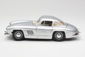 Mercedes 300 SL Srebrny Bburago 1:18 3013 Metal — zdjęcie 4 z 8