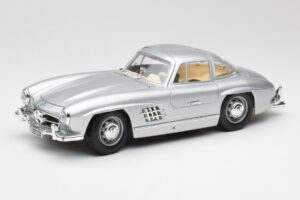 Mercedes 300 SL Srebrny Bburago 1:18 3013 Metal