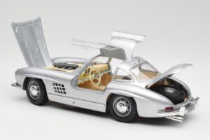 Mercedes 300 SL Srebrny Bburago 1:18 3013 Metal — zdjęcie 5 z 8