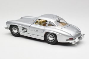 Mercedes 300 SL Srebrny Bburago 1:18 3013 Metal — zdjęcie 7 z 8