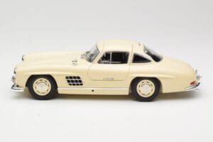 Mercedes 300 SL W198 Kremowy Minichamps 1:18 110037212 Metal — zdjęcie 4 z 8