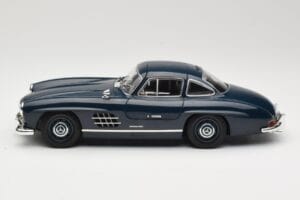 Mercedes 300 SL W198 Gullwing Ciemnoniebieski Minichamps 1:18 110037216 Metal — zdjęcie 4 z 8