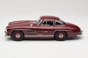 Mercedes 300 SL W198 Gullwing Ciemnoczerwony Minichamps 1:18 110037218 Metal — zdjęcie 4 z 8