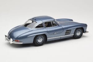 Mercedes 300 SL W198 Gullwing Light Blue Metallic Minichamps 1:18 110037220 Metal — zdjęcie 3 z 8