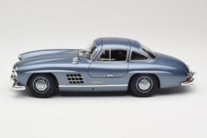 Mercedes 300 SL W198 Gullwing Light Blue Metallic Minichamps 1:18 110037220 Metal — zdjęcie 4 z 8