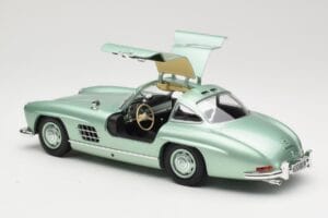 Mercedes 300 SL W198 Gullwing Light Green Metallic Minichamps 1:18 110037221 Metal — zdjęcie 5 z 8