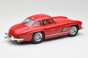 Mercedes 300 SL W198 Red Metallic Bburago 1:18 3013-M1 Metal — zdjęcie 3 z 8