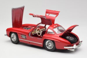Mercedes 300 SL W198 Red Metallic Bburago 1:18 3013-M1 Metal — zdjęcie 5 z 8
