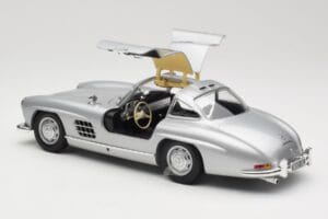 Mercedes 300 SL W198 Gullwing Srebrny Minichamps 1:18 110037210 Metal — zdjęcie 5 z 8